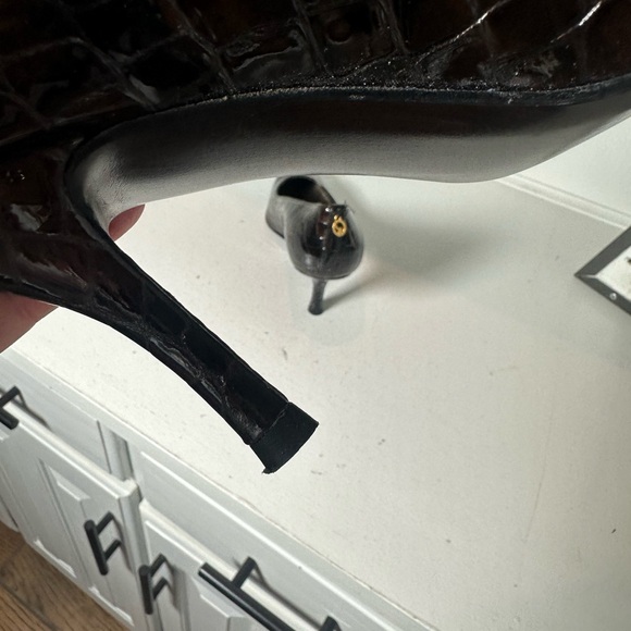 St. John Pointed Toe Croc Embossed Leather Pumps Heels Women’s 8.5M Brown - Picture 8 of 11